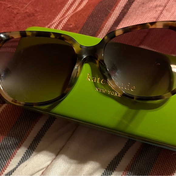 Brand new Kate Spade Tortoise Sunglasses. Never worn. Comes with original case. - Picture 2 of 4